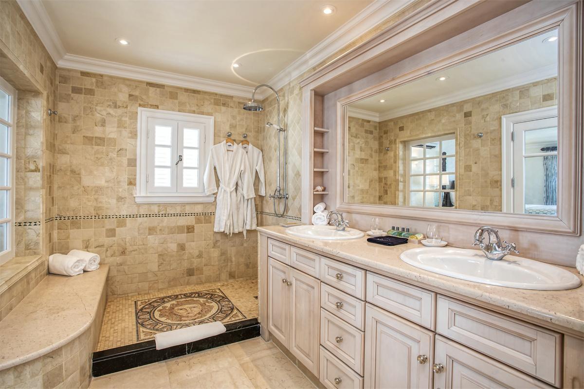 A louer studio 1 chambre Terres Basses Saint Martin_ Salle d'eau - 15